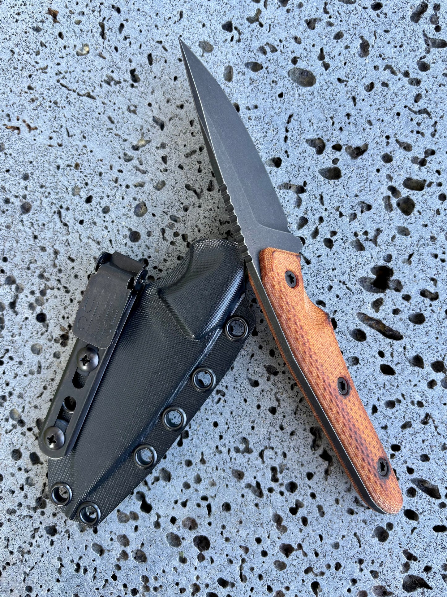 ‘Io fixed blade (Magnacut burnt micarta)