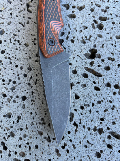 ‘Io fixed blade (Magnacut Black/orange)