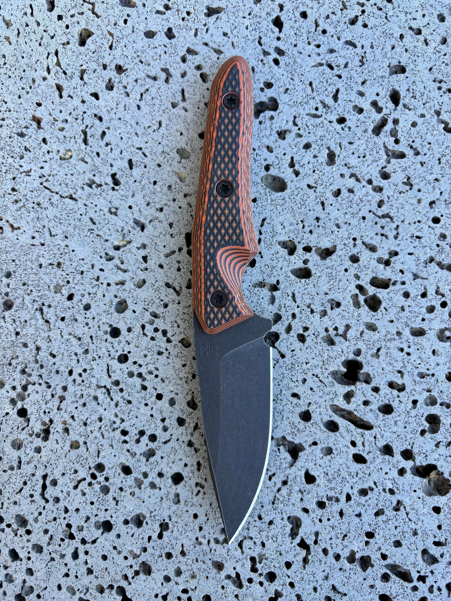 ‘Io fixed blade (Magnacut Black/orange)