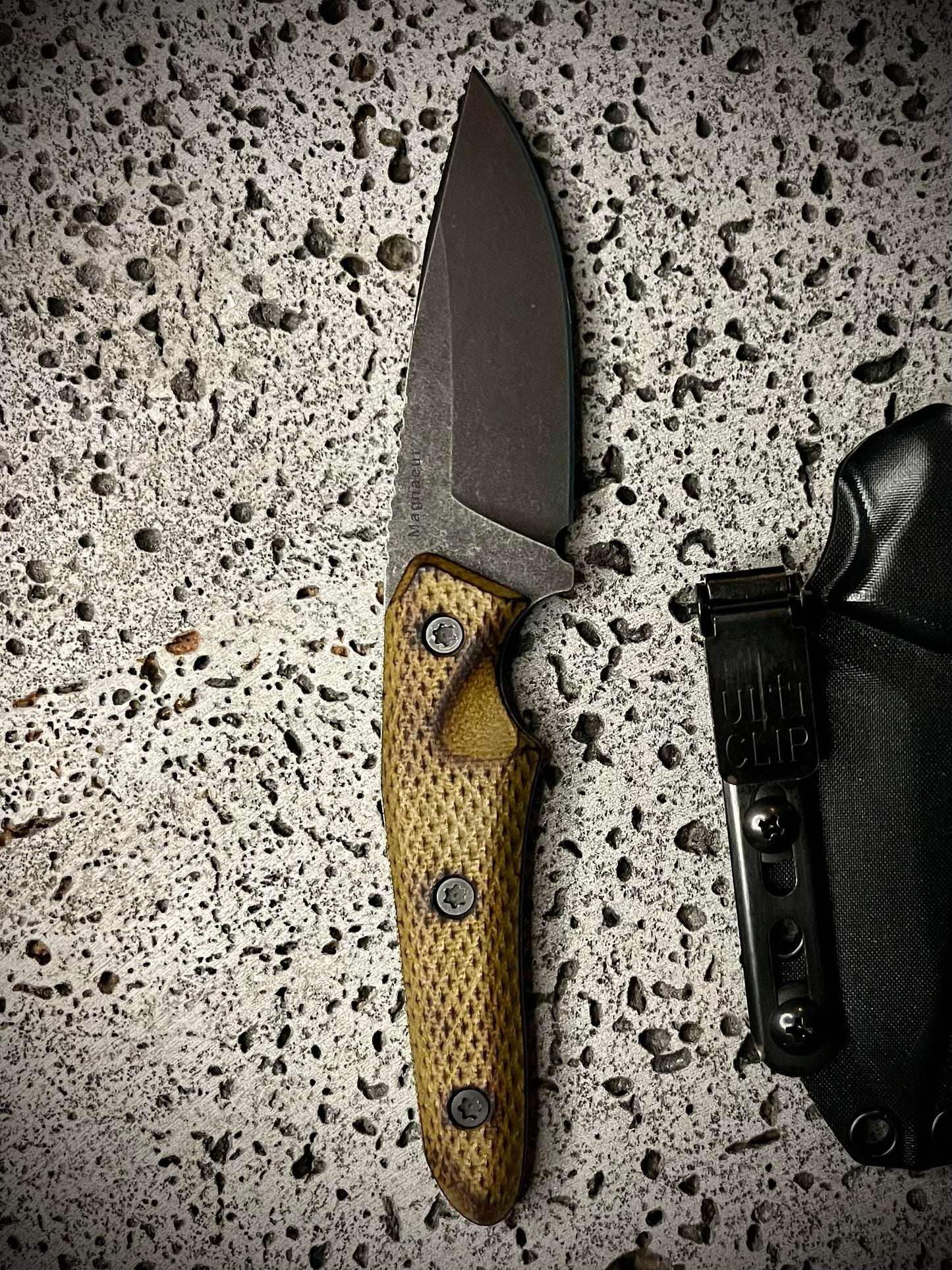 ‘Io fixed blade (Magnacut burnt OD green micarta)